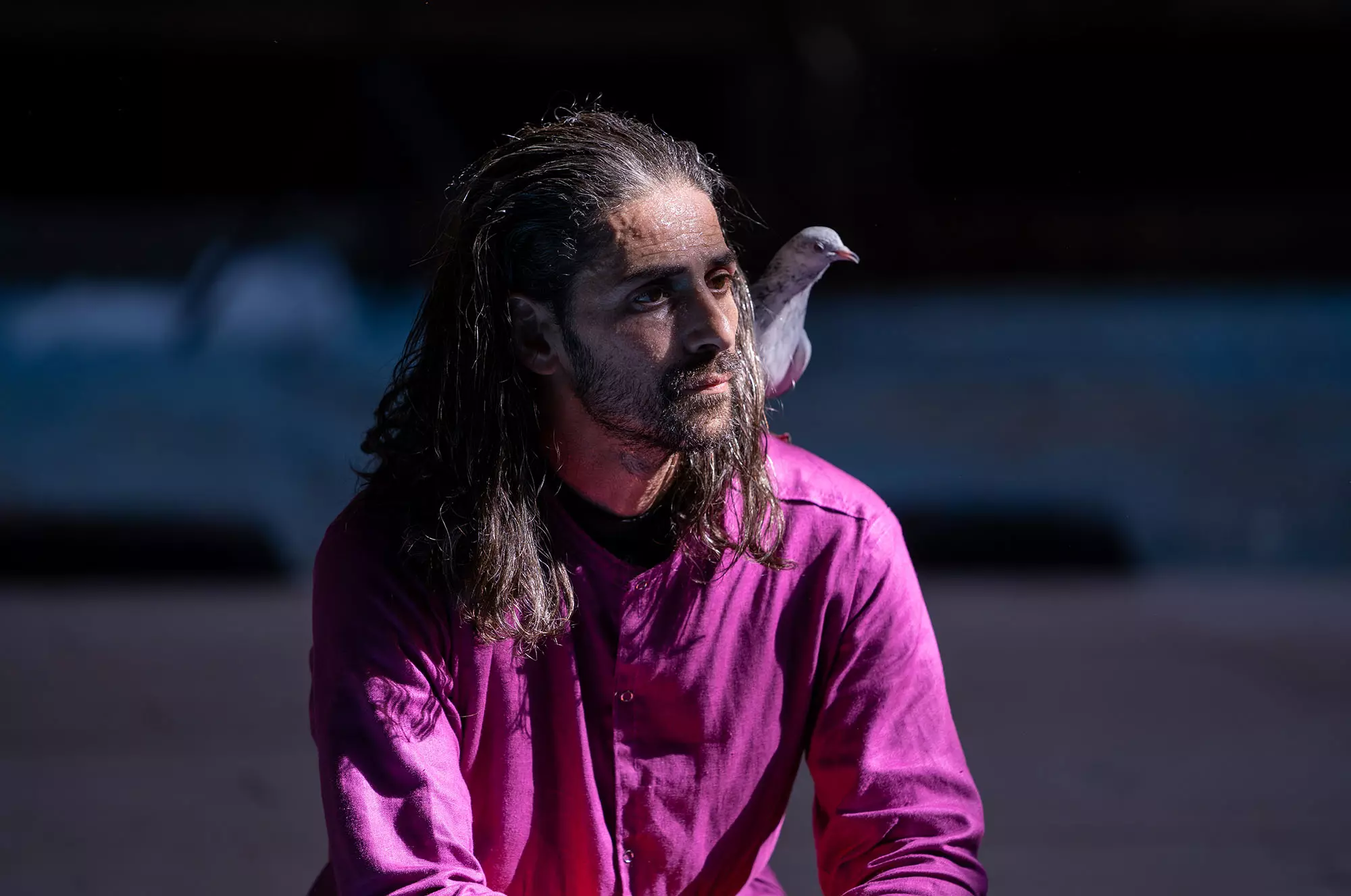 Performance « Bird » de Selma et Sofiane Ouissi à la 15ème Biennale de Sharjah, février 2023.