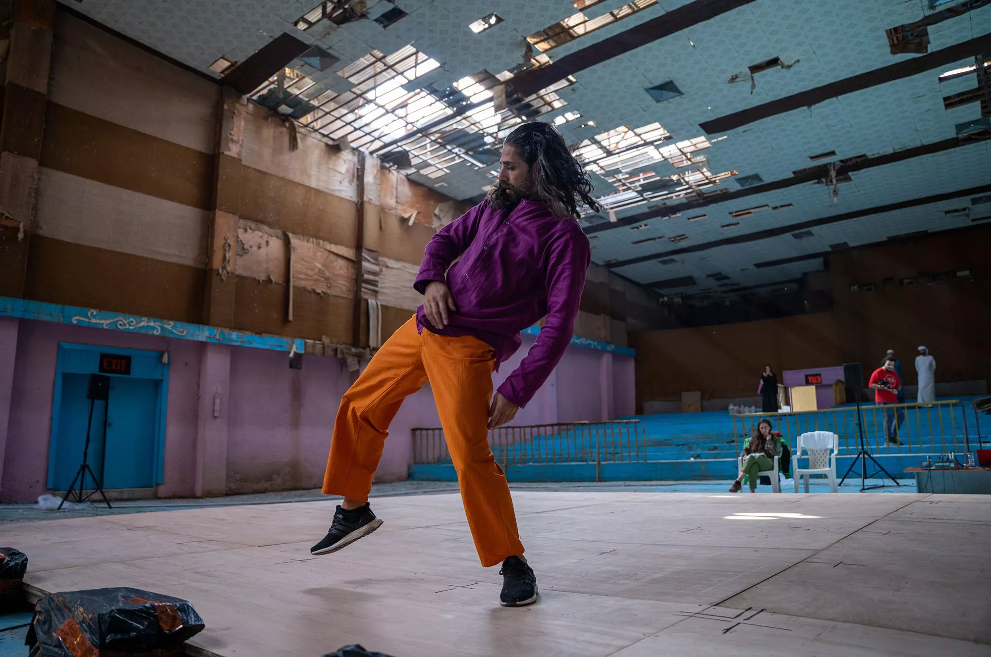 Performance « Bird » de Selma et Sofiane Ouissi à la 15ème Biennale de Sharjah, février 2023.