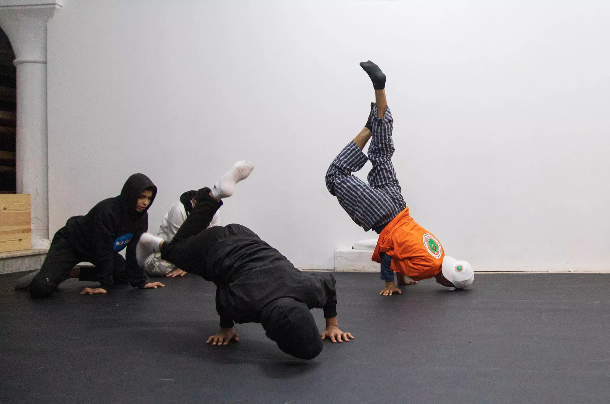 Atelier de hip-hop pour enfants animé à L'Art Rue par Tarek Bouallegui, Art et Education, 2023.