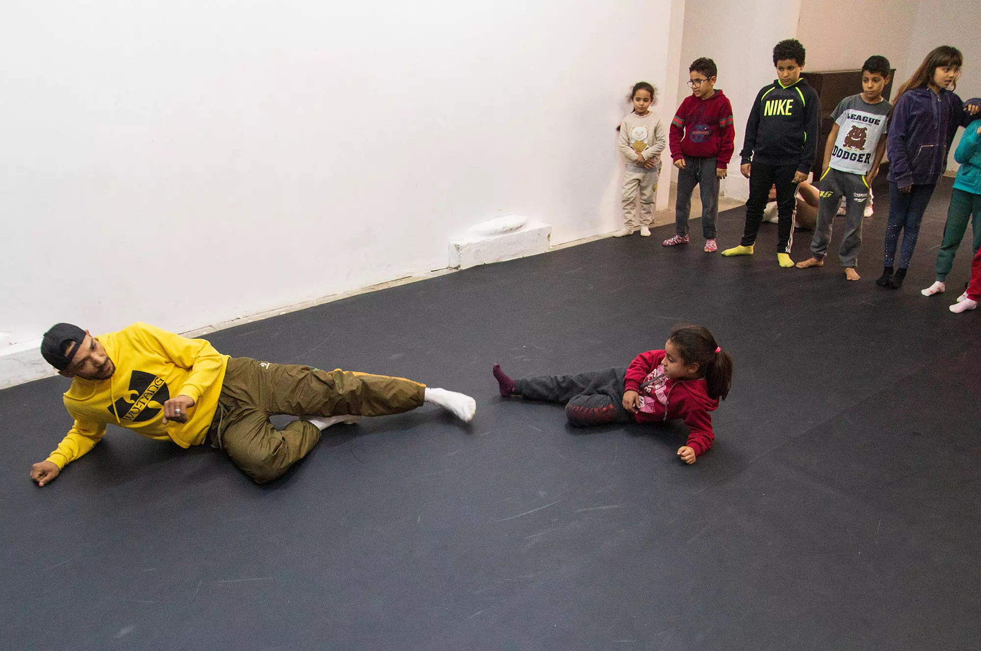 Atelier de hip-hop pour enfants animé à L'Art Rue par Tarek Bouallegui, Art et Education, 2023.