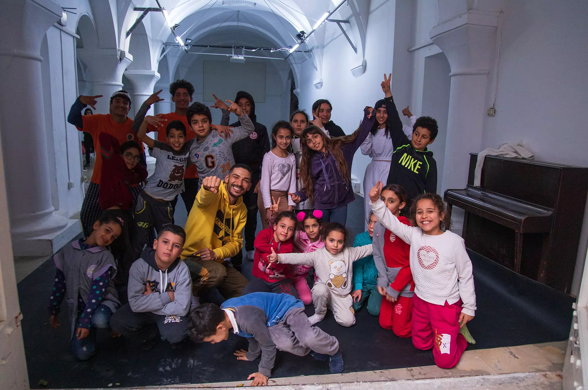 Atelier de hip-hop pour enfants animé à L'Art Rue par Tarek Bouallegui, Art et Education, 2023.