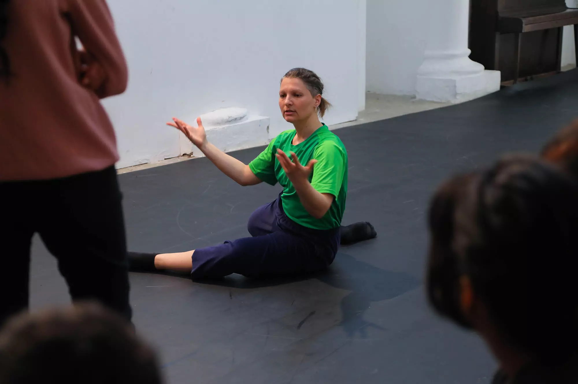 Contemporary dance workshop with Cyrinne Douss as part of the Art and Education Winter Camp, March 2023 at L'Art Rue.