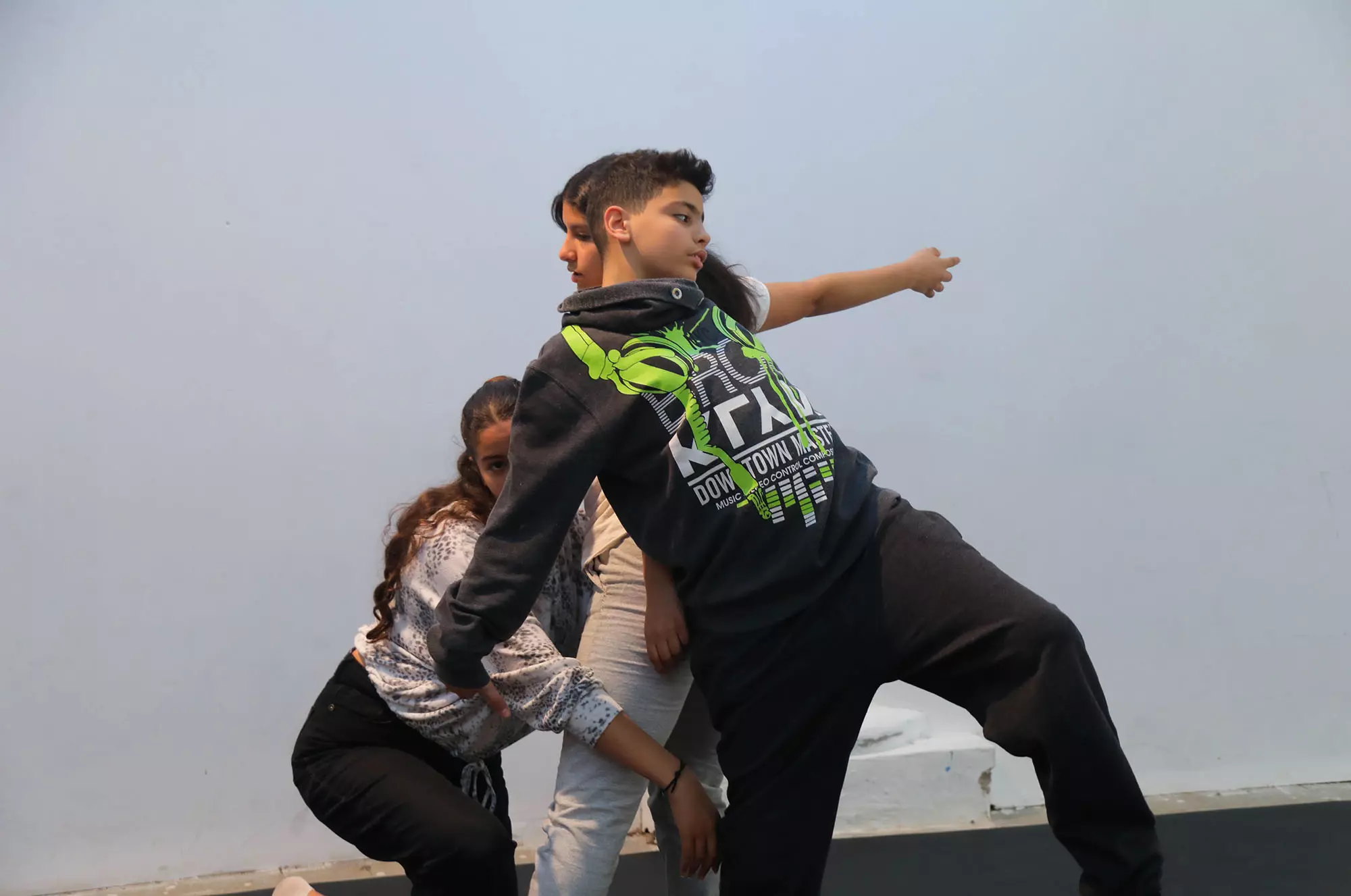 Contemporary dance workshop with Cyrinne Douss as part of the Art and Education Winter Camp, March 2023 at L'Art Rue.