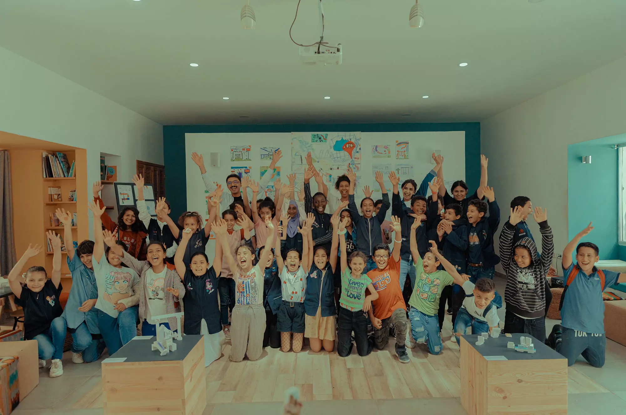 Sortie de l'atelier d’initiation à l’architecture animé par Bilel Ben Romdhane au sein de l'école primaire de la rue el Marr, médina de Tunis, Programme Art et Education, juin 2023.