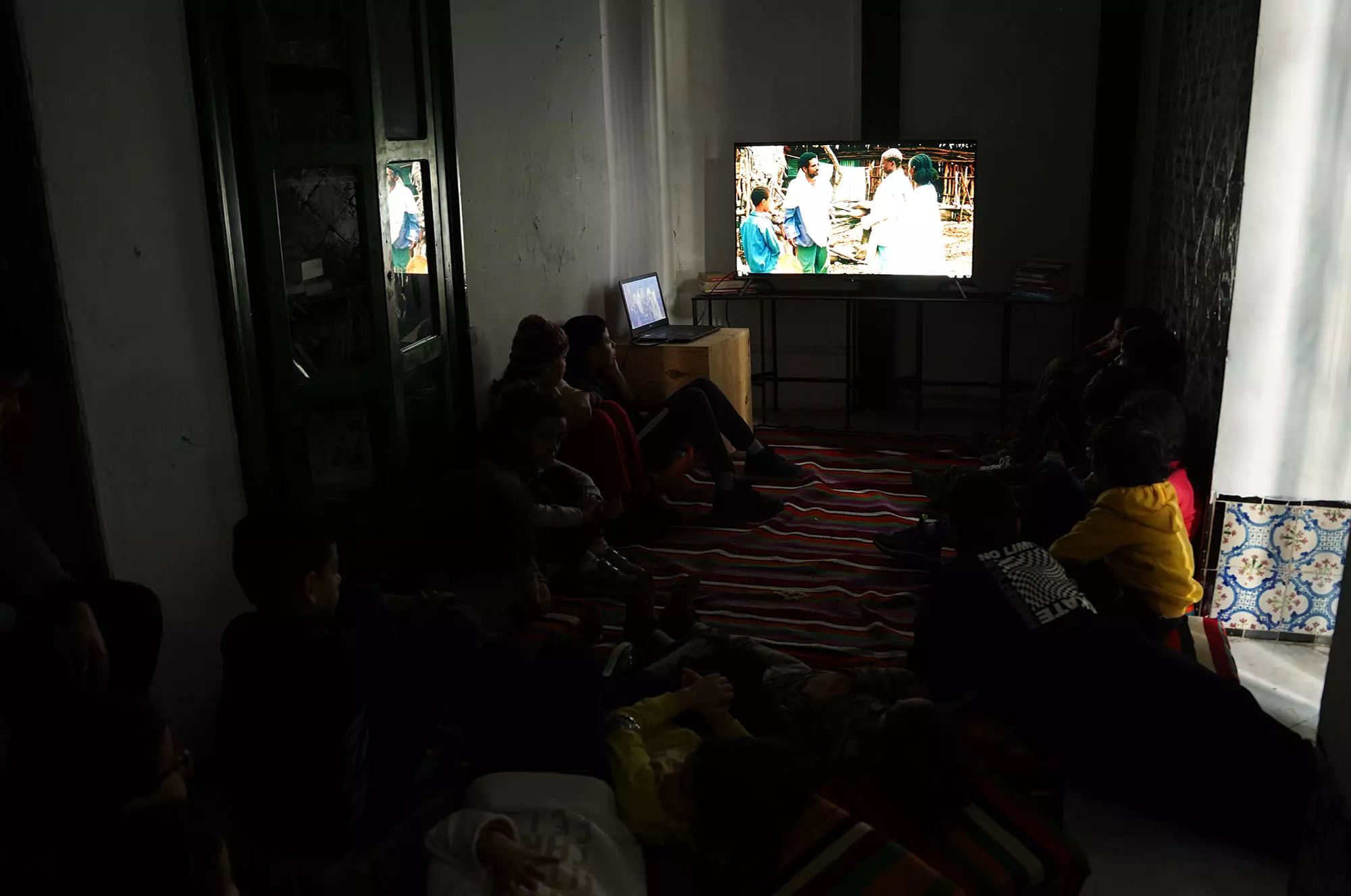 Atelier d'analyse filmique avec Asma et Nourchane, Art et Education, L'Art Rue, mars 2024