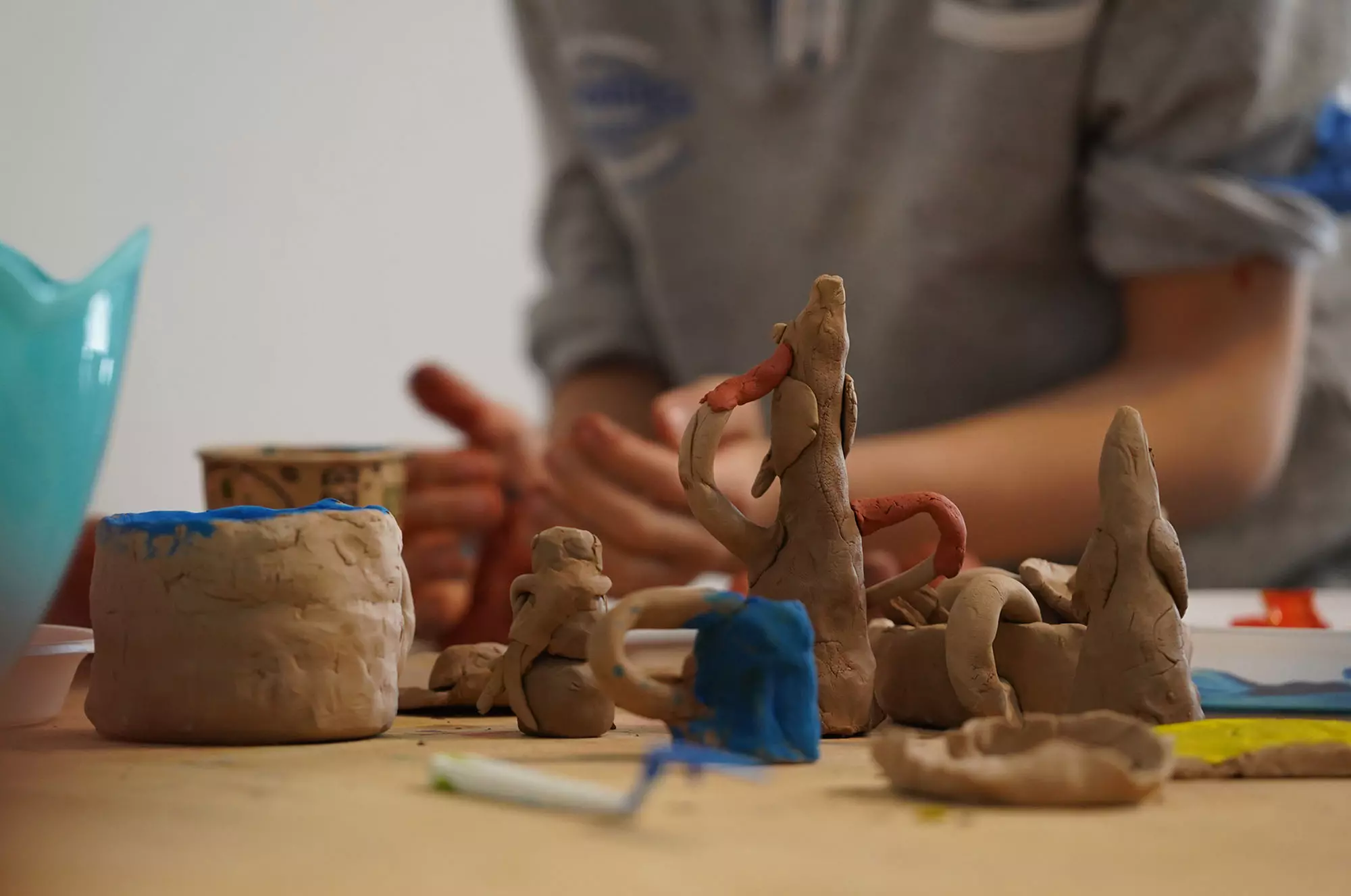 Atelier de poterie avec Bouthaina Hssine, Art et Education, L'Art Rue, mars 2024