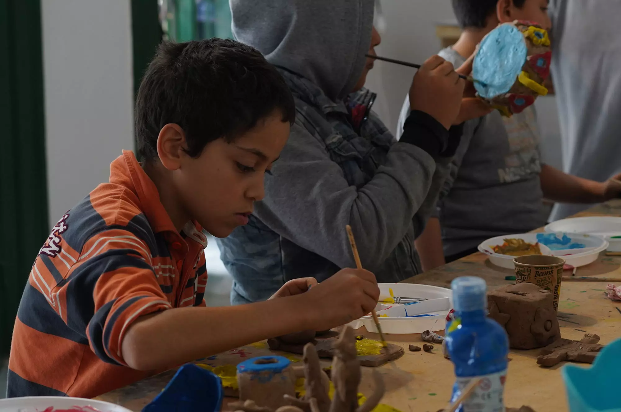 Atelier de poterie avec Bouthaina Hssine, Art et Education, L'Art Rue, mars 2024