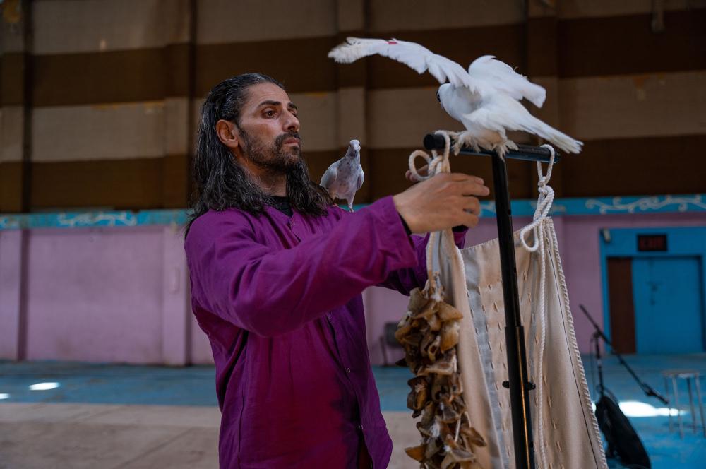 Performance "Bird" by Selma and Sofiane Ouissi at the 15th Sharjah Biennale, February 2023.