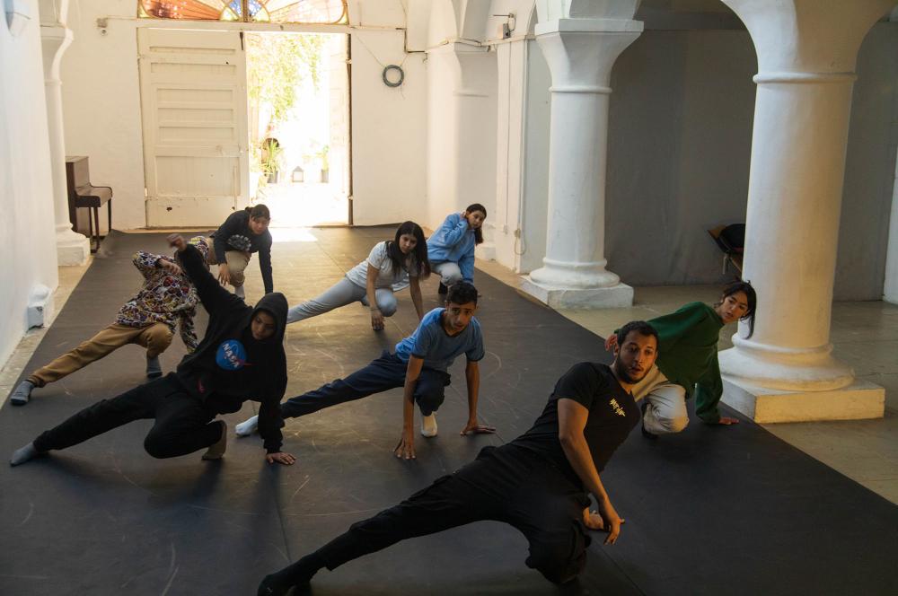 Atelier de breakdance animé par Hichem Chebli dans le cadre des Winter camp du programme Art et Education, L'Art Rue mars 2023.
