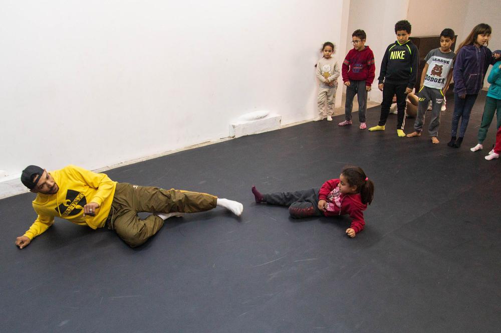 Hip-hop workshop for children led at L'Art Rue by Tarek Bouallegui, Art et Education, 2023.