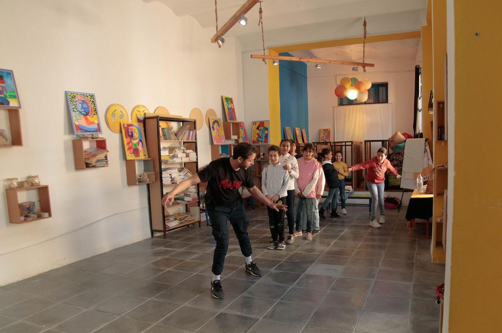 Introduction to dance workshop at the Bab Souika school, medina of Tunis, led by Hichem Chebli, Art and Education Programme, 2023.