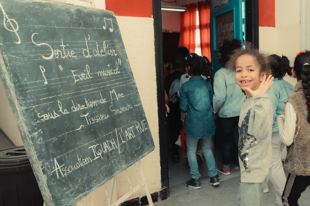 Sortie de l’atelier d’éveil musical mené par l’association Iqadh à l’école de la Hafsia, médina de Tunis, juin 2023