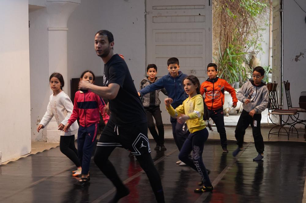 Atelier danse contemporaine de Hichem Chebli, Art et Education, L'Art Rue, mars 2024
