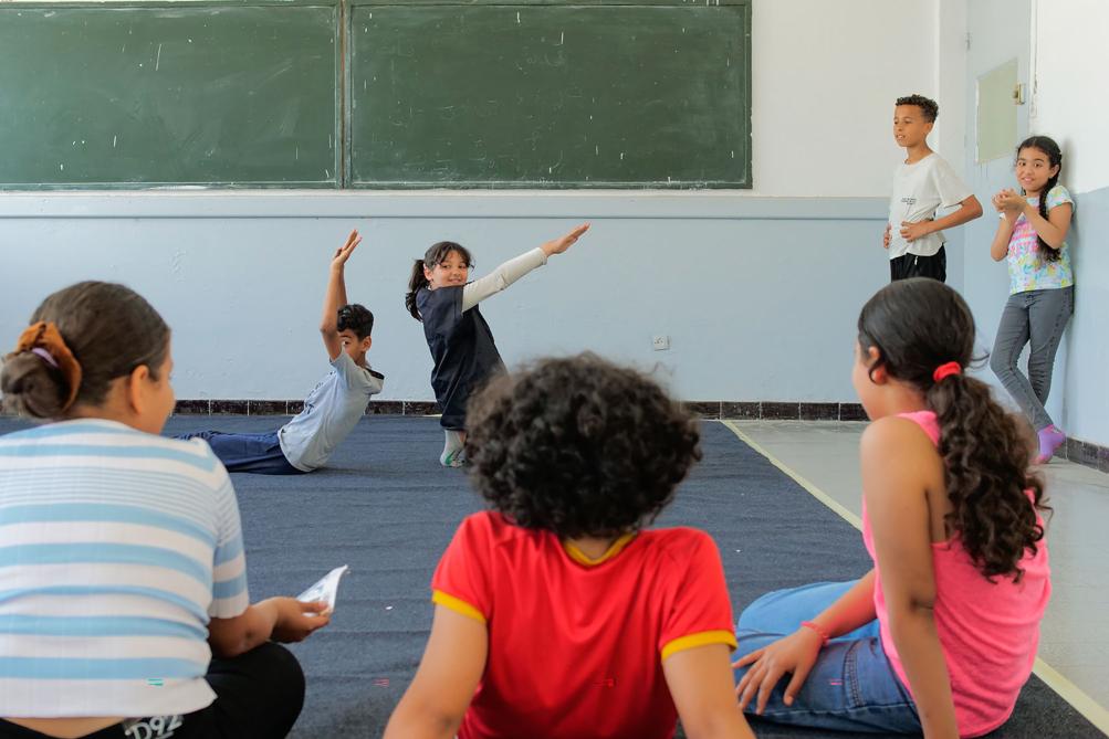 Atelier de théâtre de Toumadher Zrelli avec les enfants de l'école Hakim Kassar Hafssia - Médina de Tunis, 2024