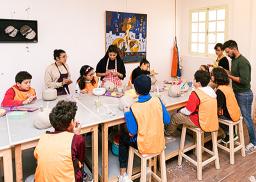Sāni` صَانِع avec Mehdi Kriaa, atelier céramique pour enfants, mars 2022