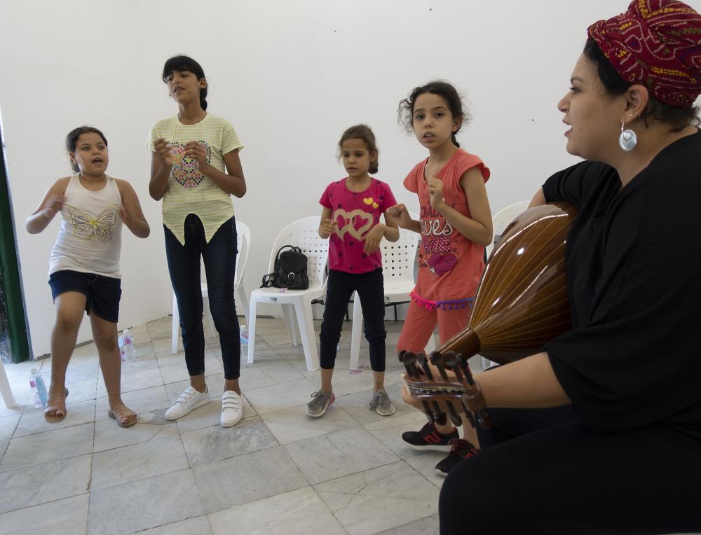 Children's music workshop at L'Art Rue with Amina Sanhaji, summer 2020