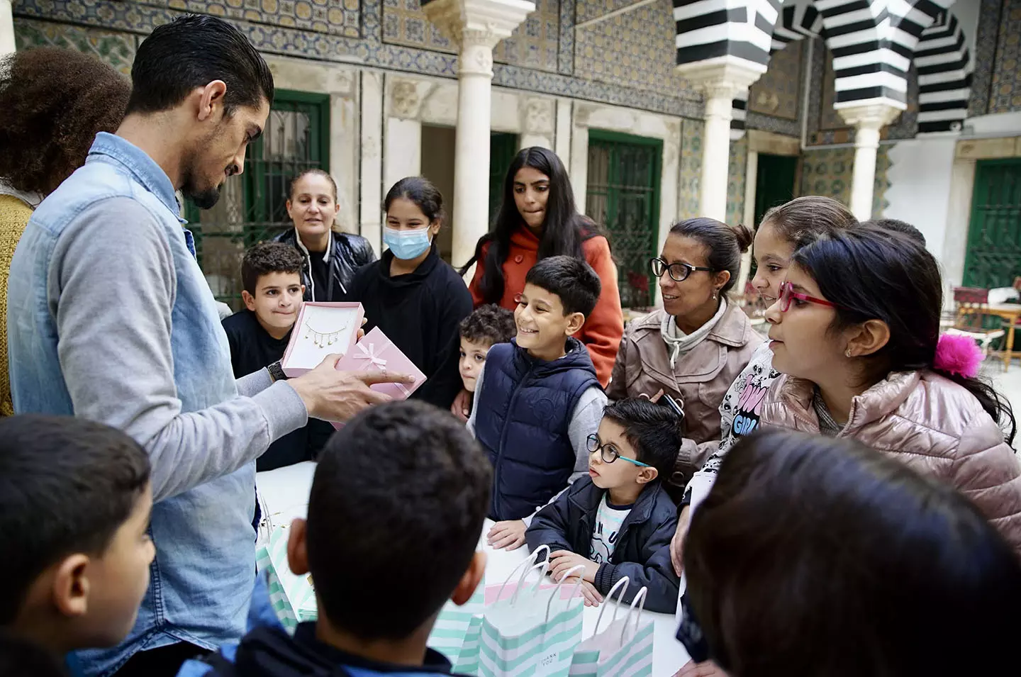 Atelier design et artisanat, Sāni` صَانِع, animé par Chemseddine Mechri avec des enfants au sein de L'Art Rue - septembre-octobre 2021