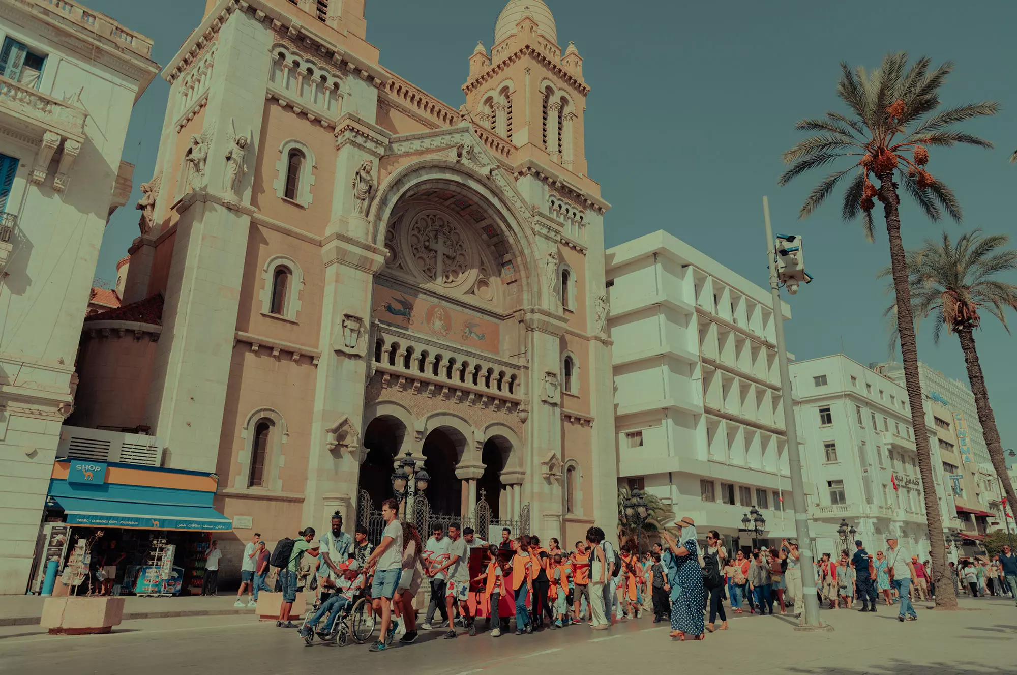 Lines - la procession par Andrew Graham, Créations, Festival Dream City 2023, Tunis.